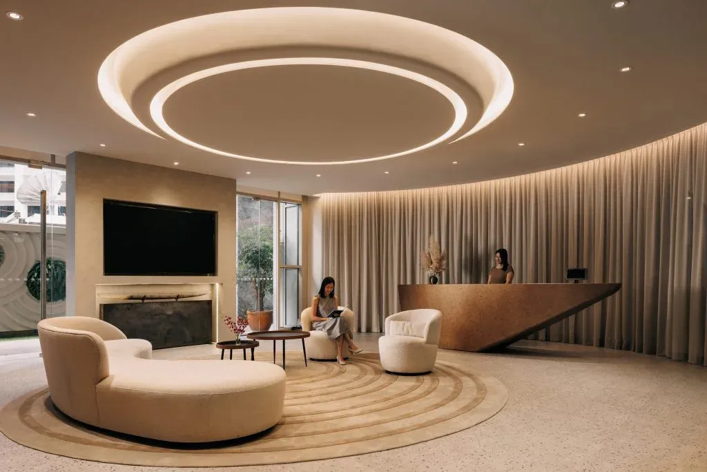 Hospitality-Inspired Reception And Arrival Experience