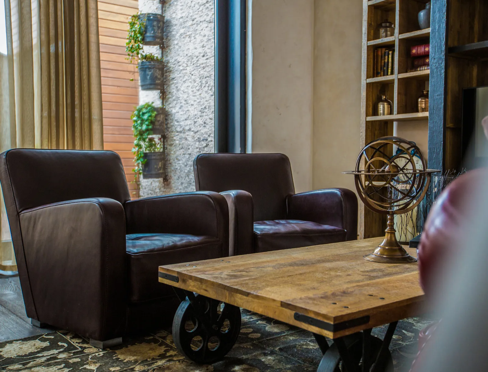 12. Incorporate Vintage And Thrifted Furniture